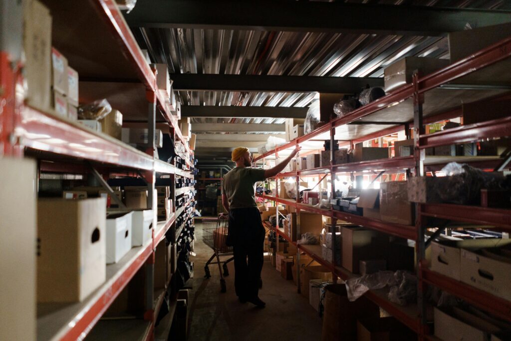 Supervisor monitoring inventory items within a warehouse