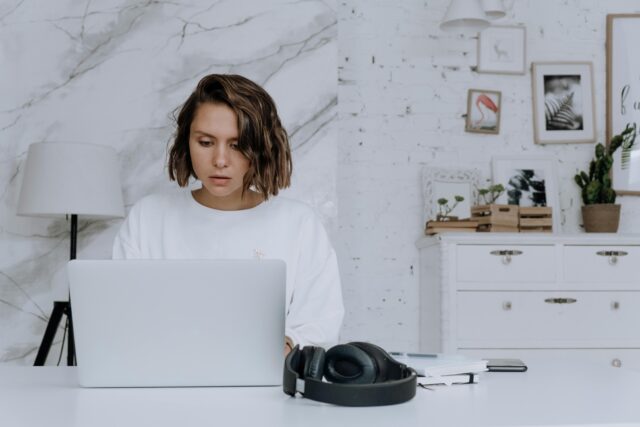 Woman exploring surcharging in Xero