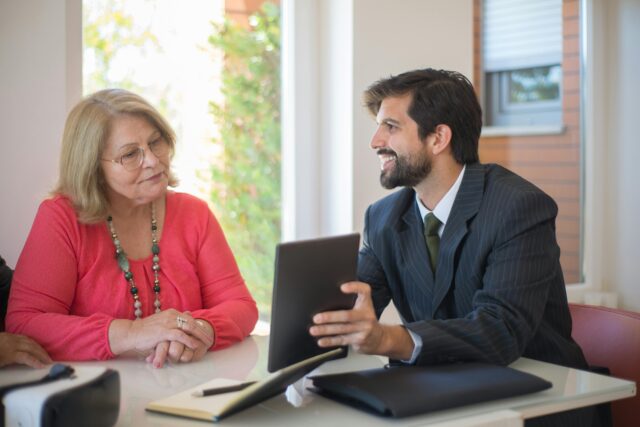 Accountant and business owner discussing about mobile payments in QuickBooks Online